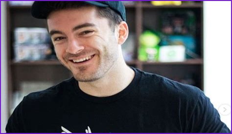 CaptainSparklez Net Worth- Earning From YouTube, Merchandise and Gaming Company